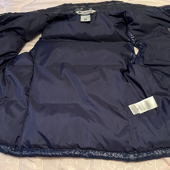 COLUMBIA Down navy blue down vest, size medium, in very good condition - Picture 6 of 14